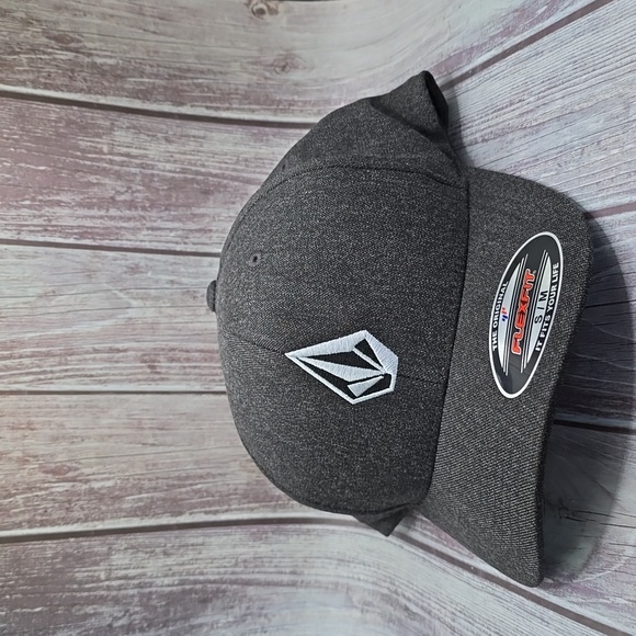Volcom Full Stone Heather FlexFit Baseball Trucker Cap size small/medium** - Picture 1 of 5